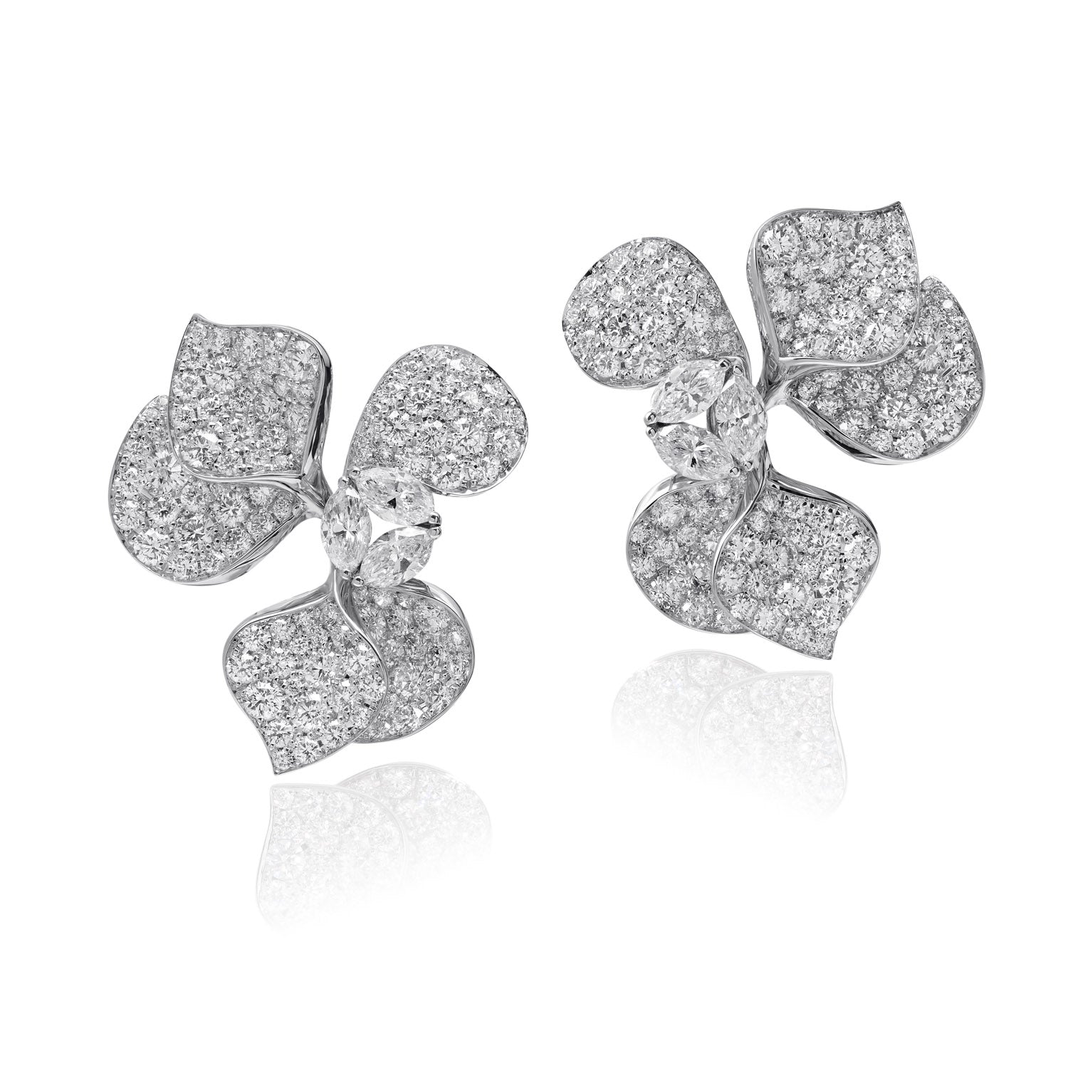 À FLEUR DE PARIS Diamond Leaf Earrings